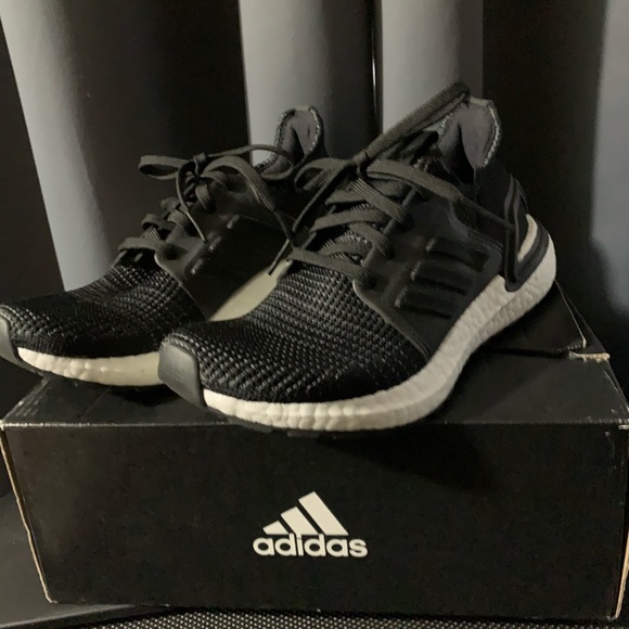 UltraBoost 19J size US 4 - Picture 2 of 4